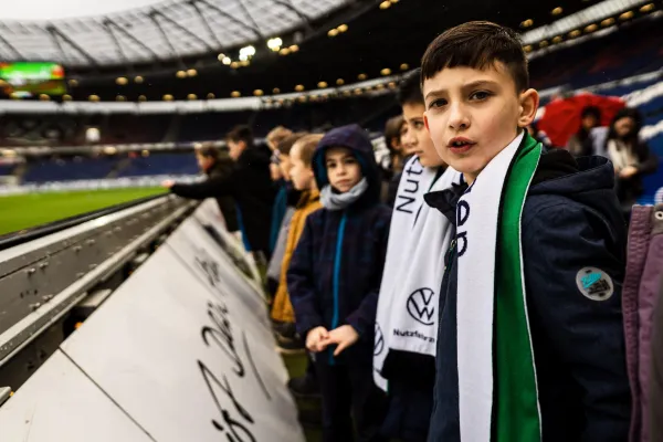 * FSV-Kids waren Einlaufkinder bei  Hannover 96 **