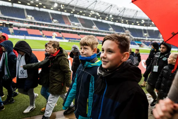 * FSV-Kids waren Einlaufkinder bei  Hannover 96 **